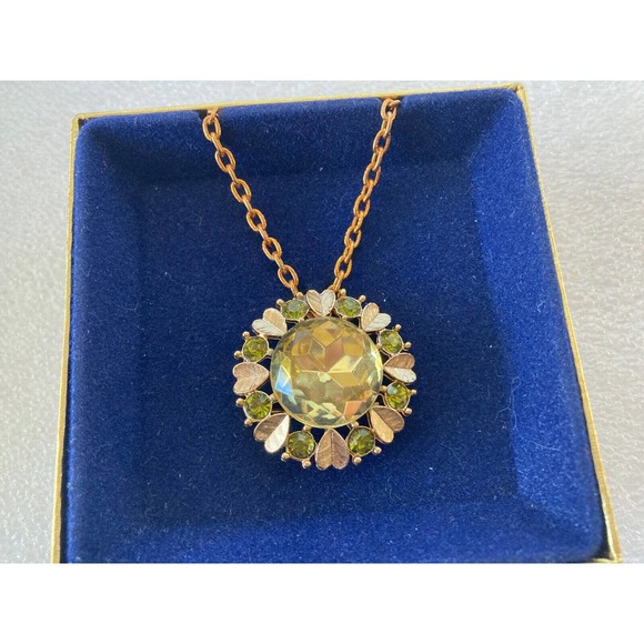 Vintage Avon Pendant Sun Brilliants Pin Necklace Brooch Faux Green Peridot w Box - Picture 2 of 5